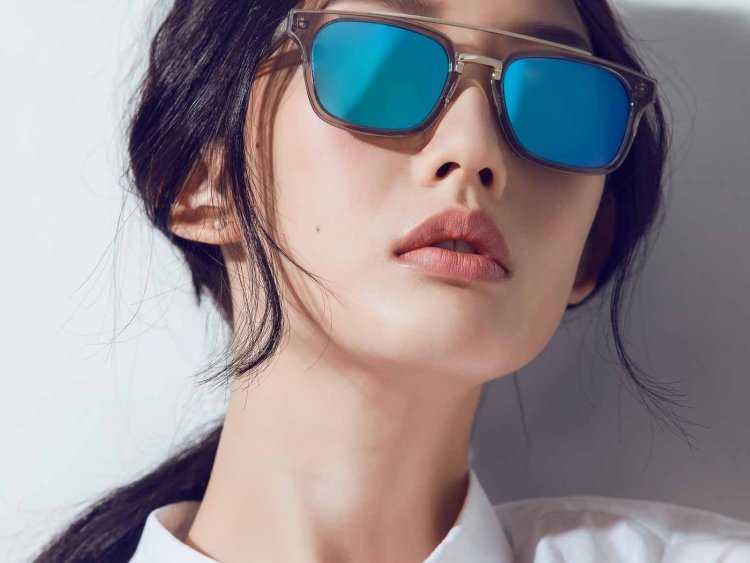 Китаянка в очках