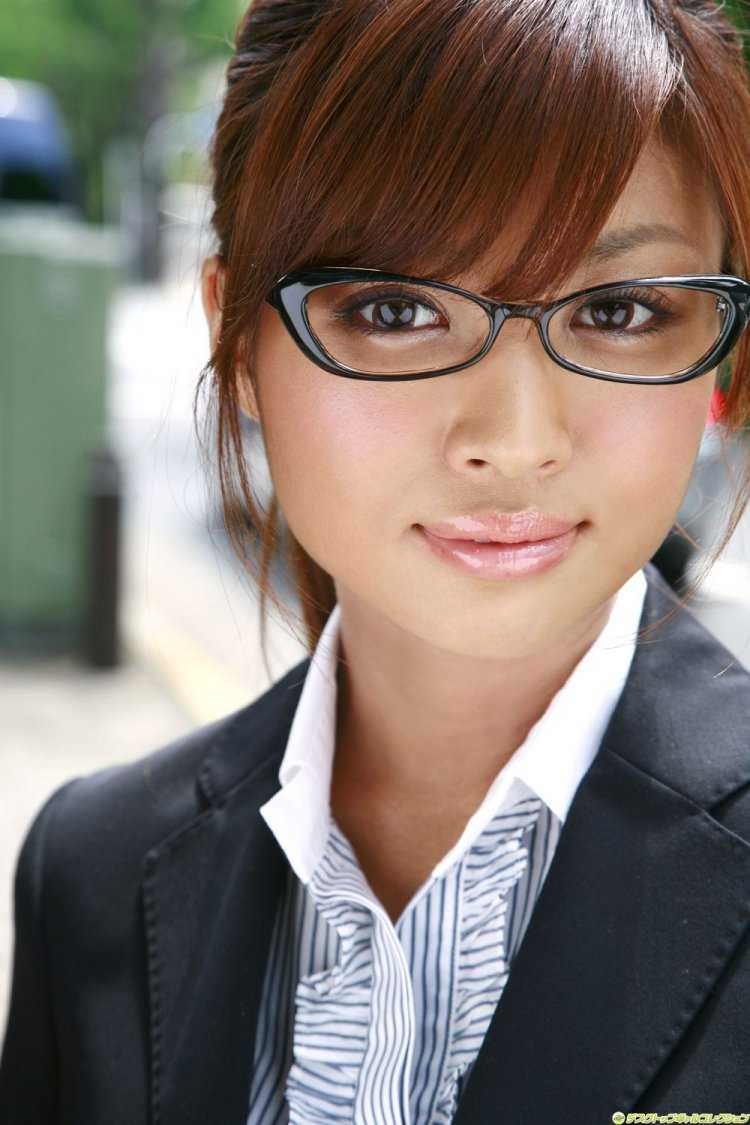 Азиатские девушки в очках