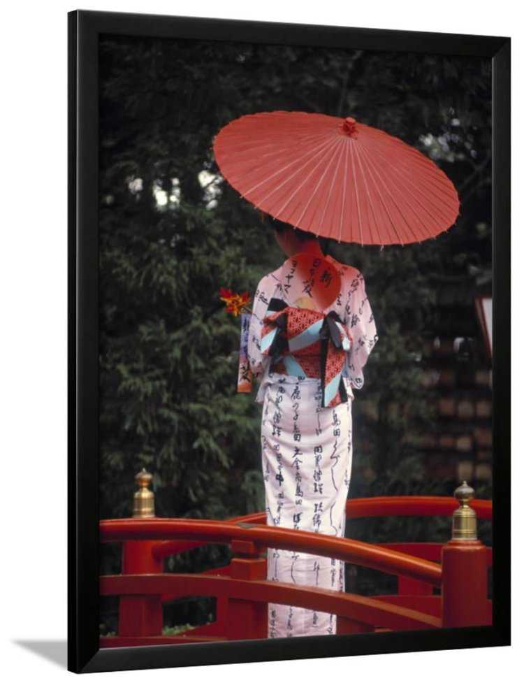 Японское кимоно и зонтик