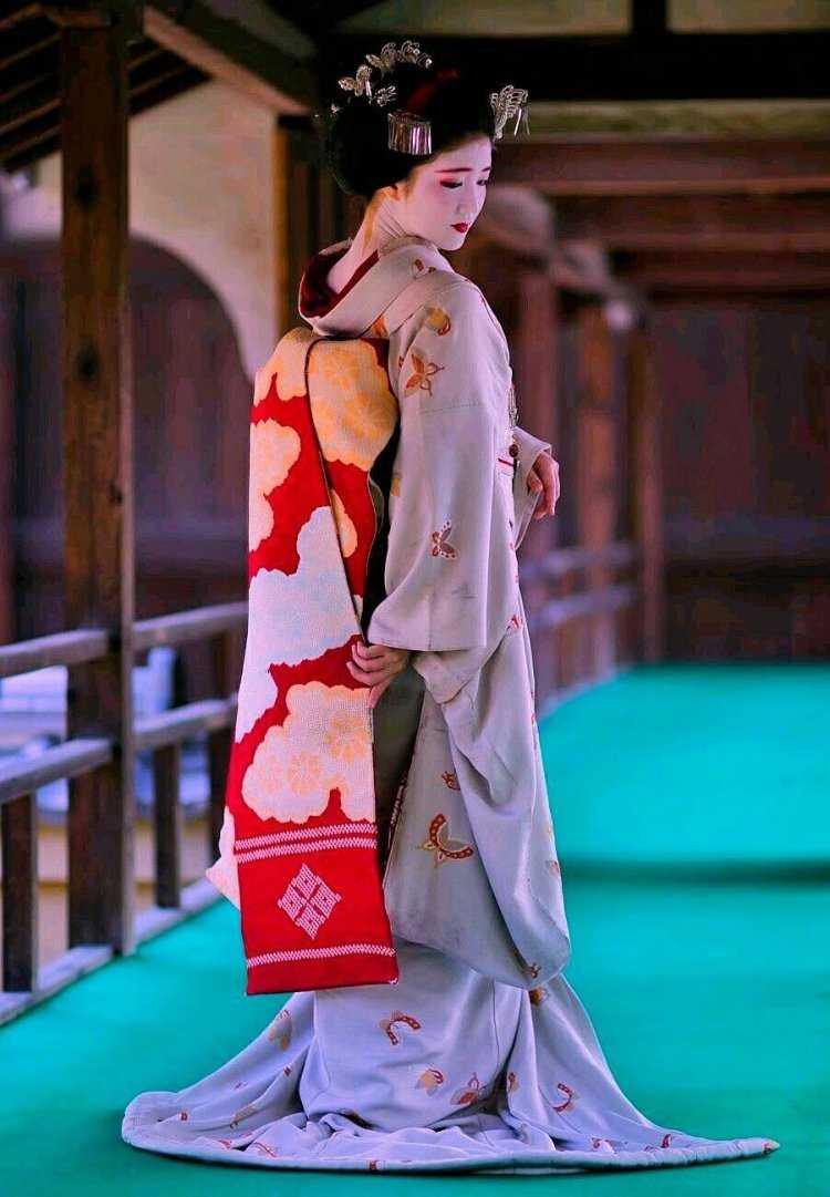 Furisode кимоно