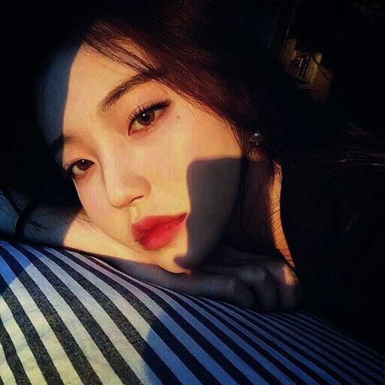 Кореянка селфи с лицом
