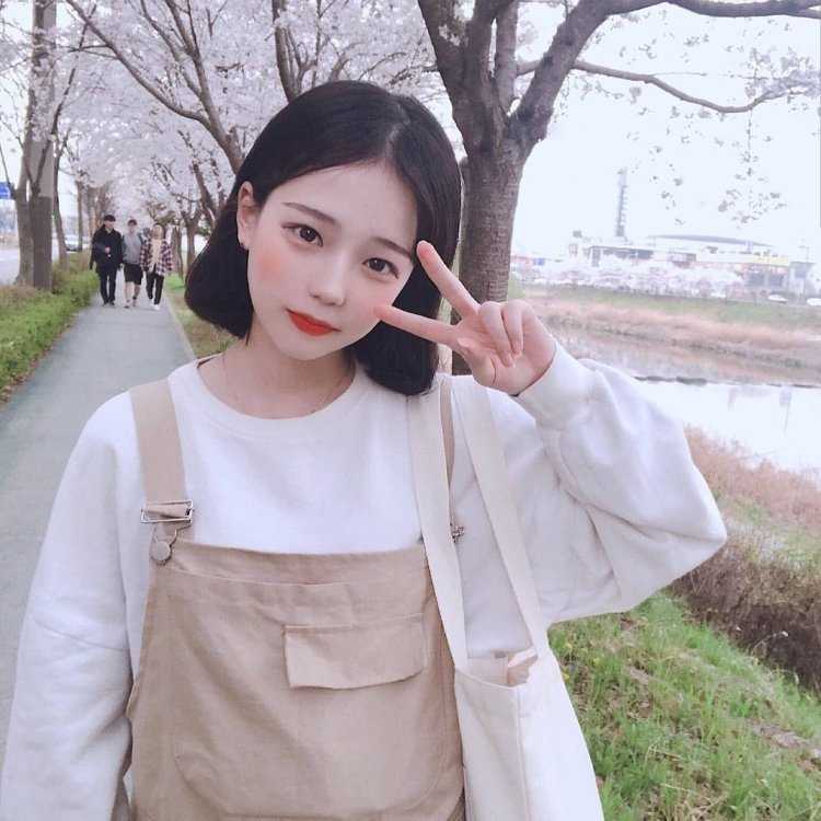 Улззанг герл Корея с короткими волосами