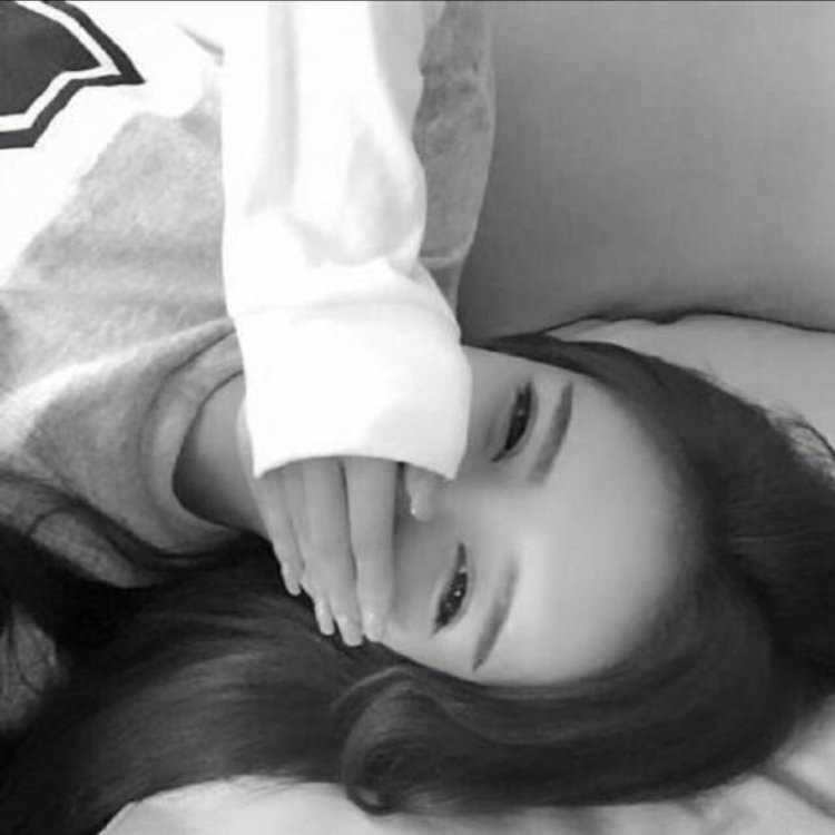 Кореянка в кровати