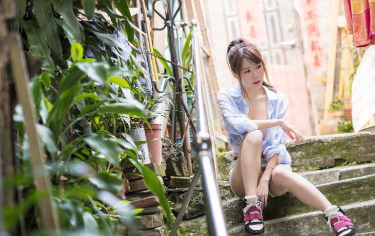 Японские девушки на корточках