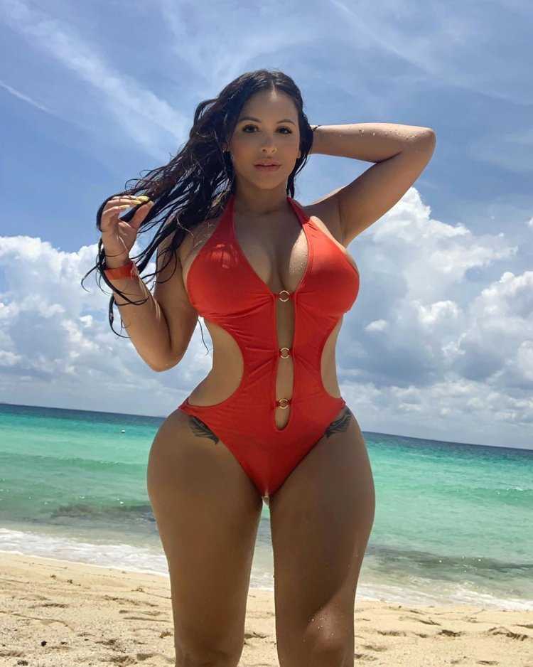 Японки с пышными бедрами53