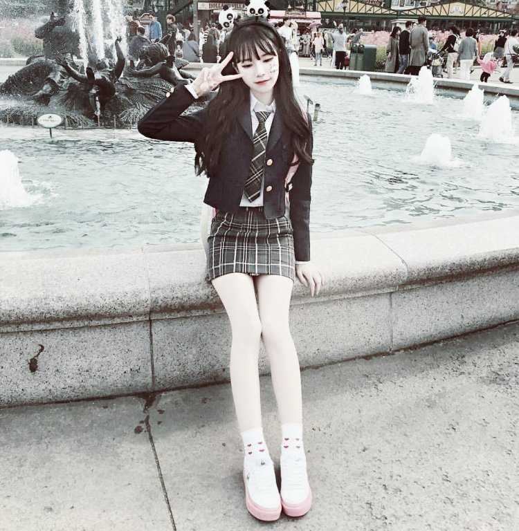 Японские девушки в школьной форме