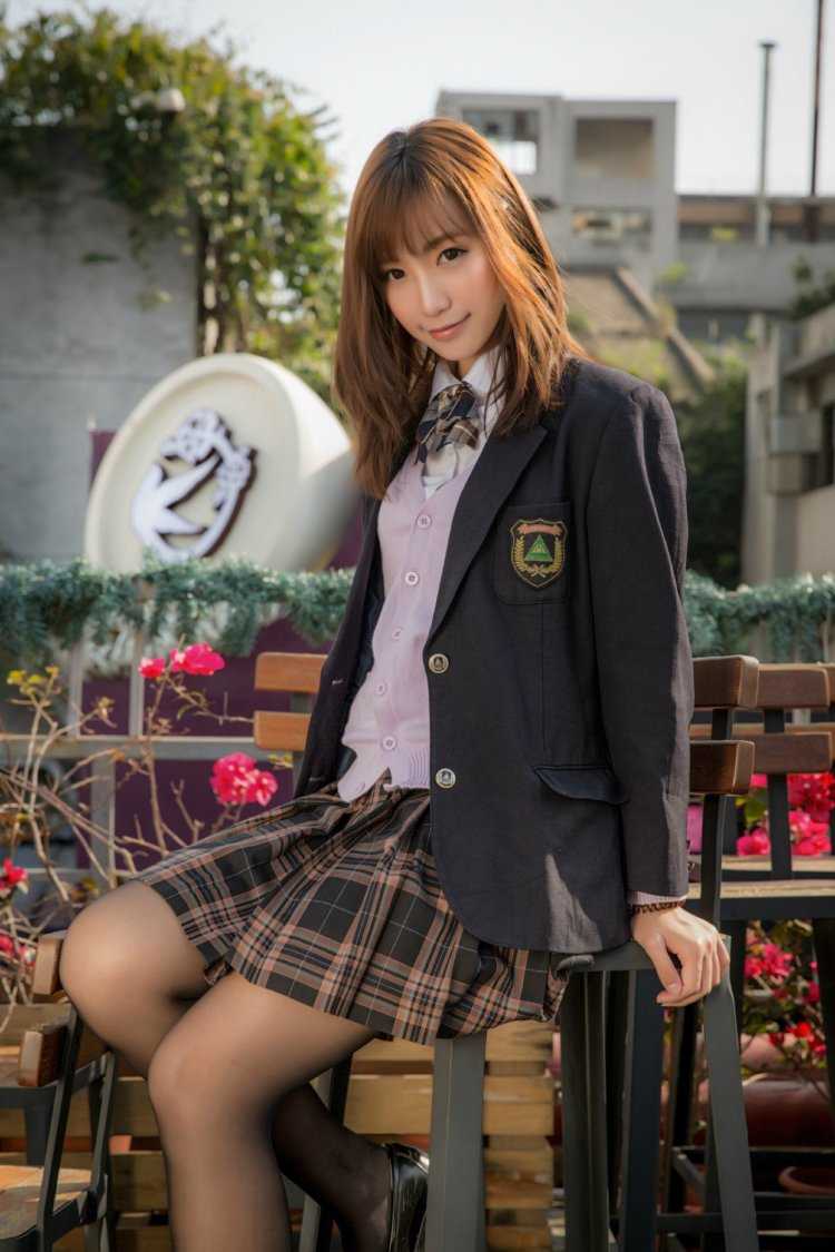 Азиаточки в школьной форме