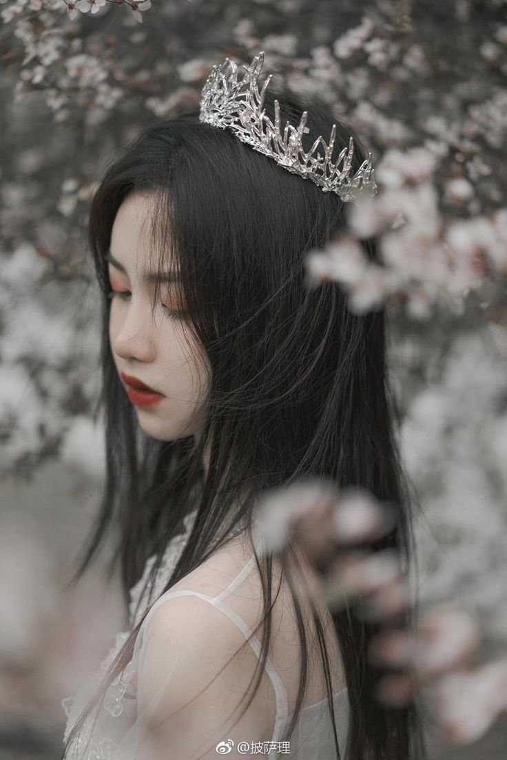 Кореянка с короной