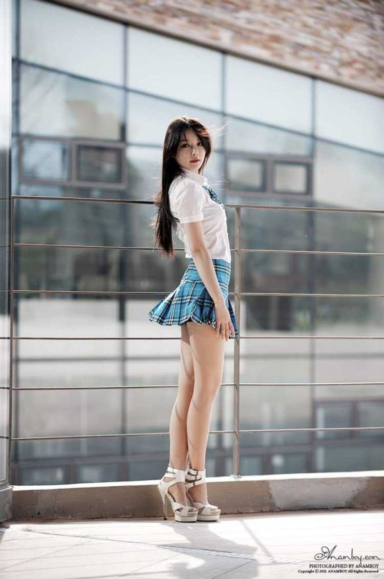 Китаянки в коротких юбках