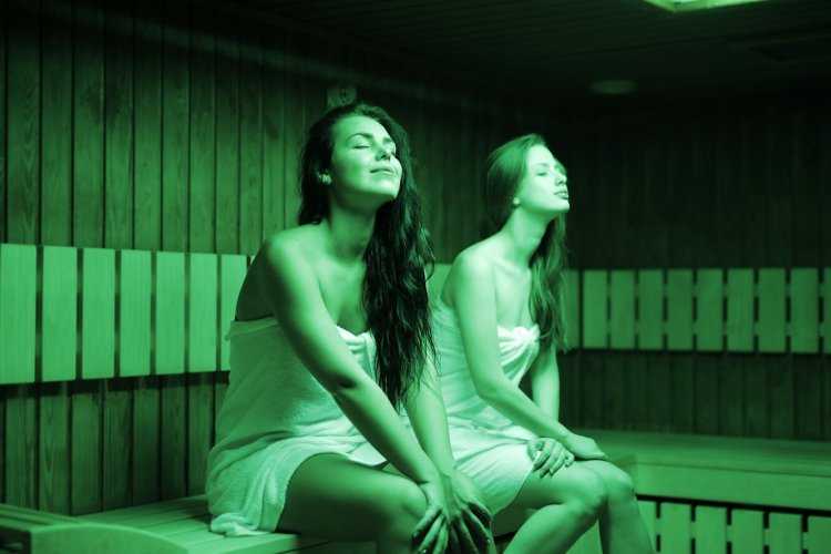 Взрослые девушки в бане