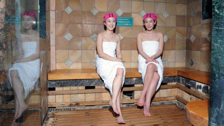 Корейские девушки в сауне