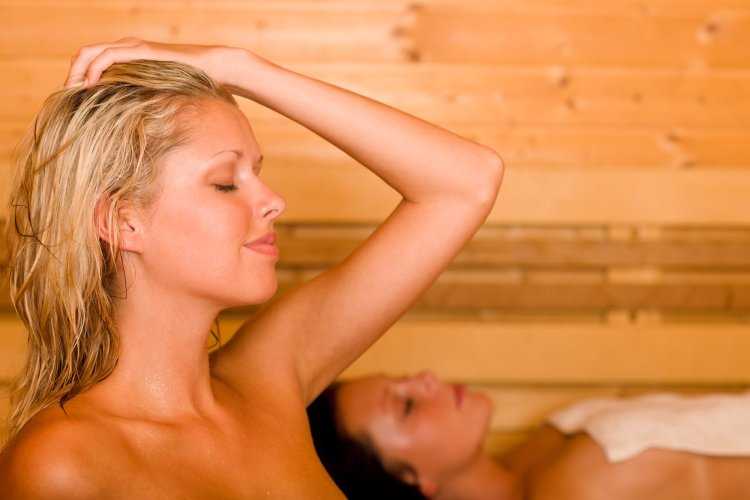 Девушка в сауне блондинка