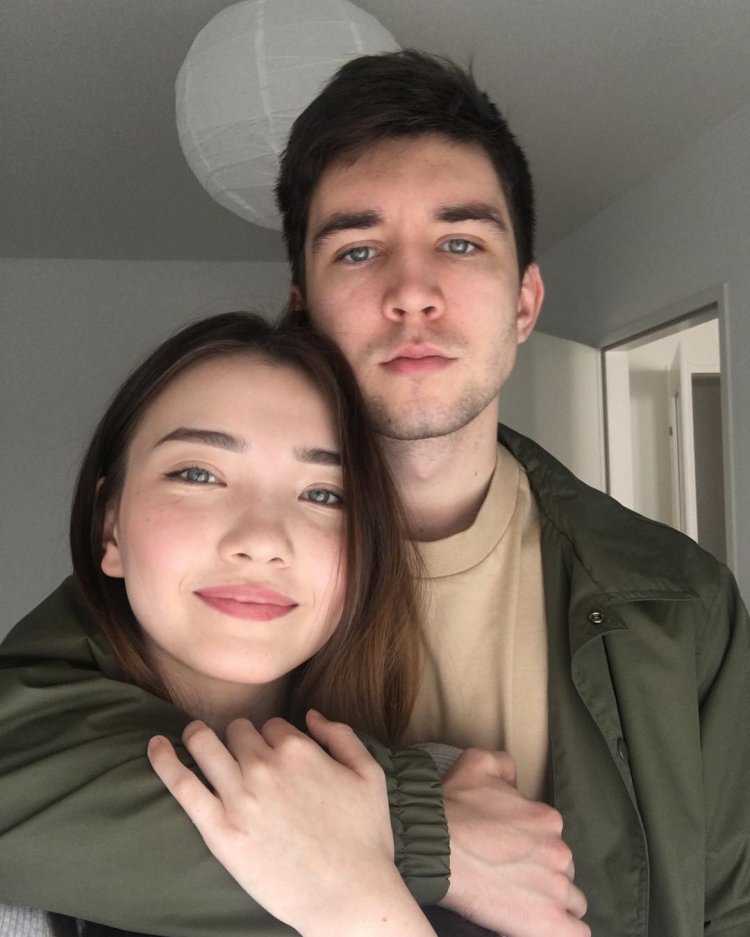 Казашка и русская подруги16