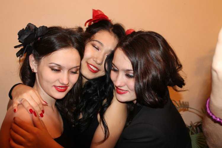 Казашки подружки