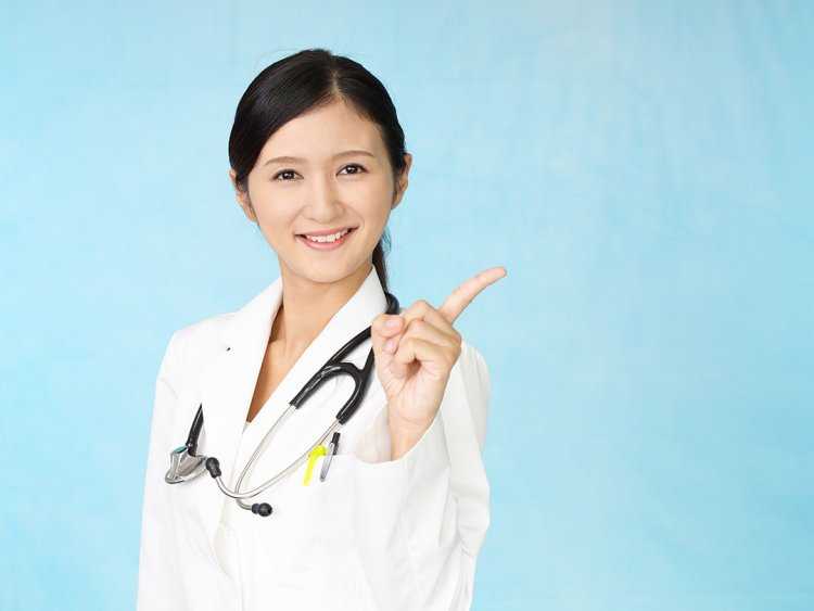 Девушка доктор азиатка