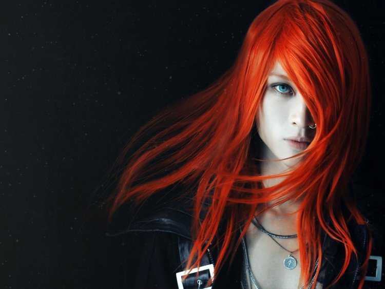 Скарлет Тейлор с красными волосами