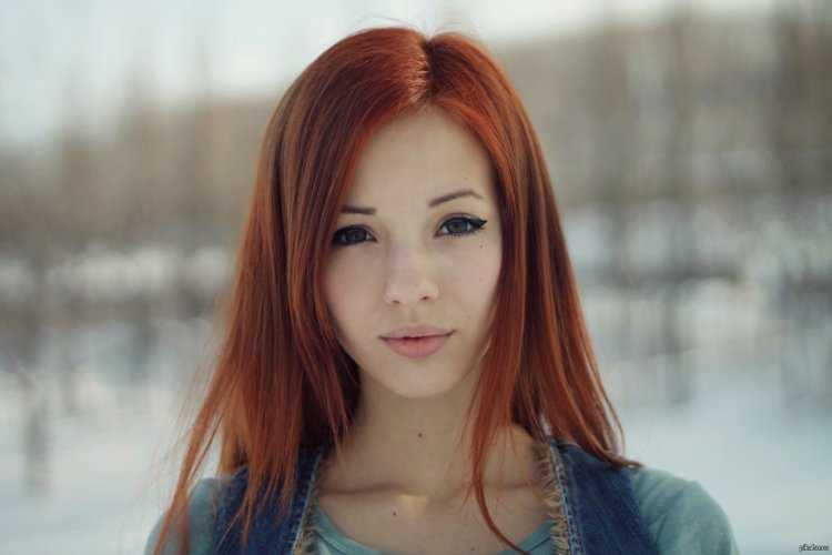 Милая рыжая девушка
