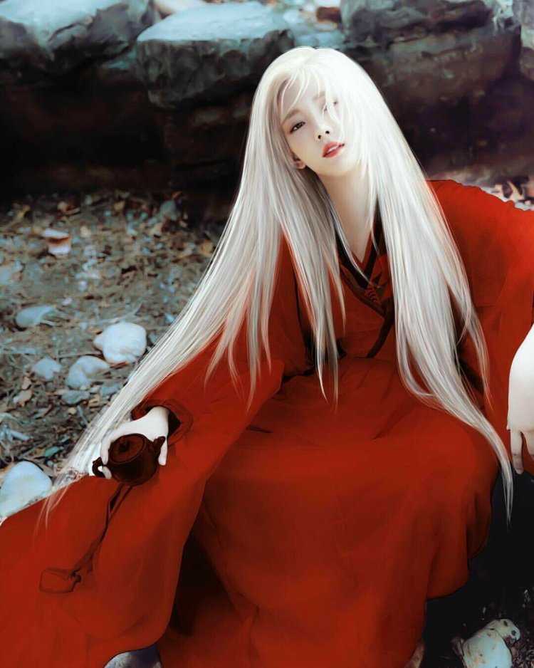 Беловолосая кореянка