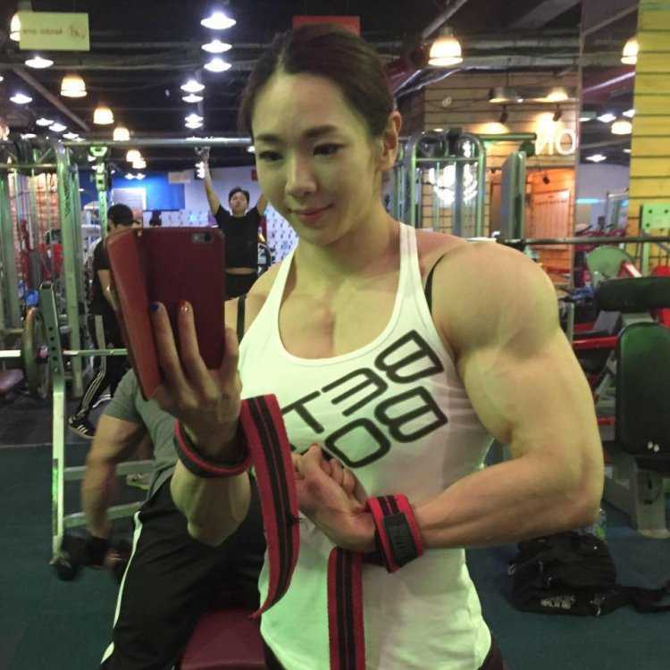 Медсестра-качок из Китая юань херонг