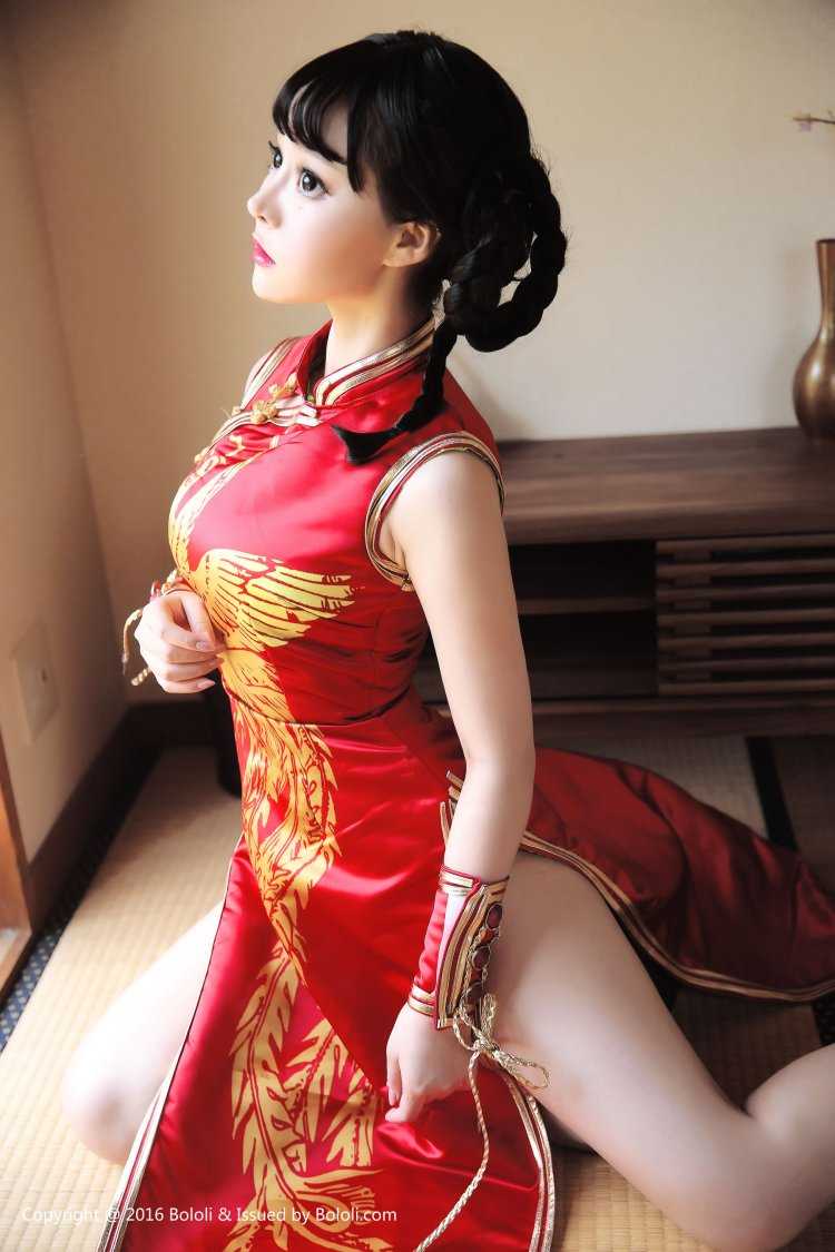 Девушка в китайском платье косплей