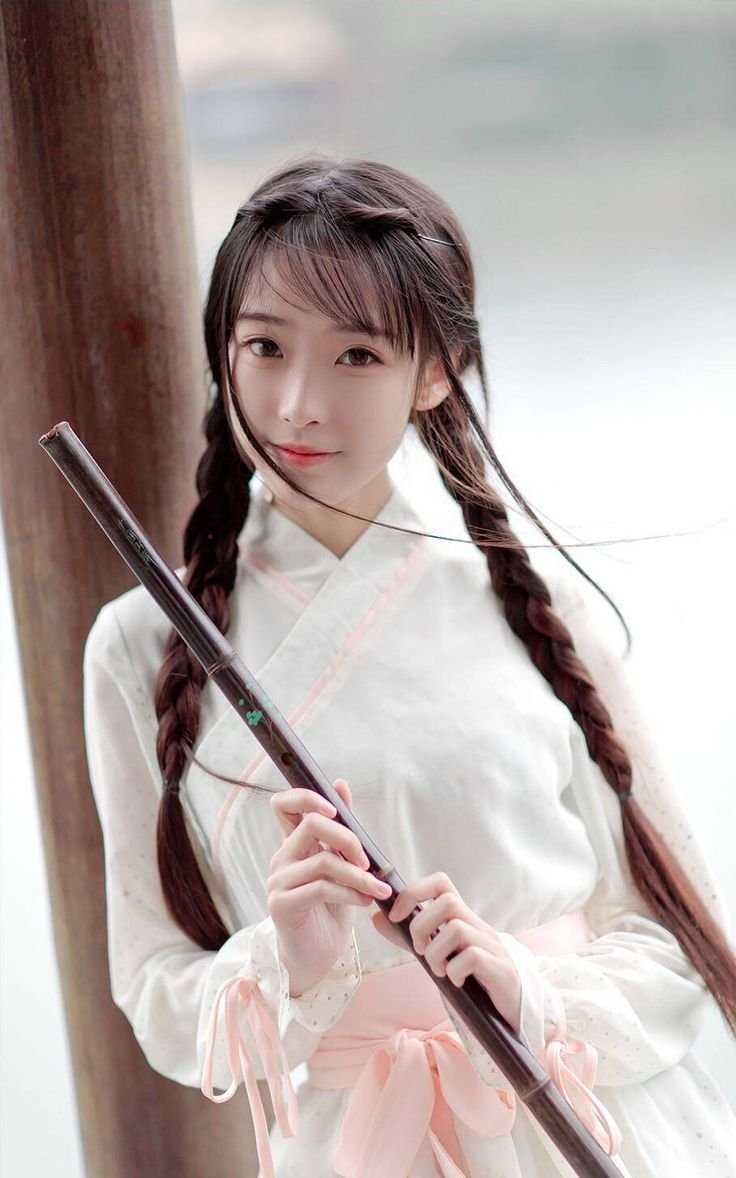 Китайская девушка и флейта