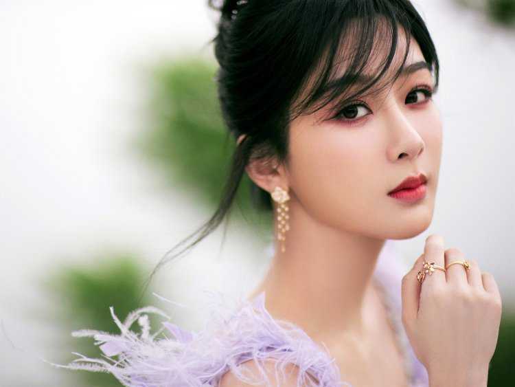 Китайская девушка брюнетка3