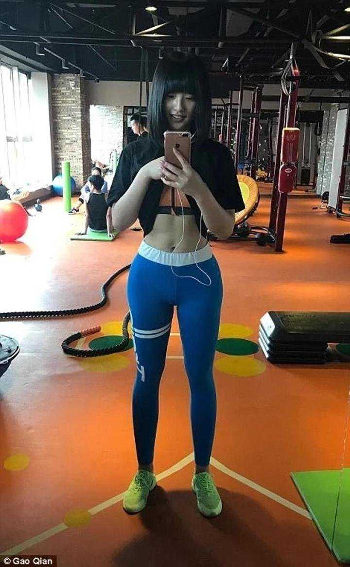 19-Летняя Gao Qian