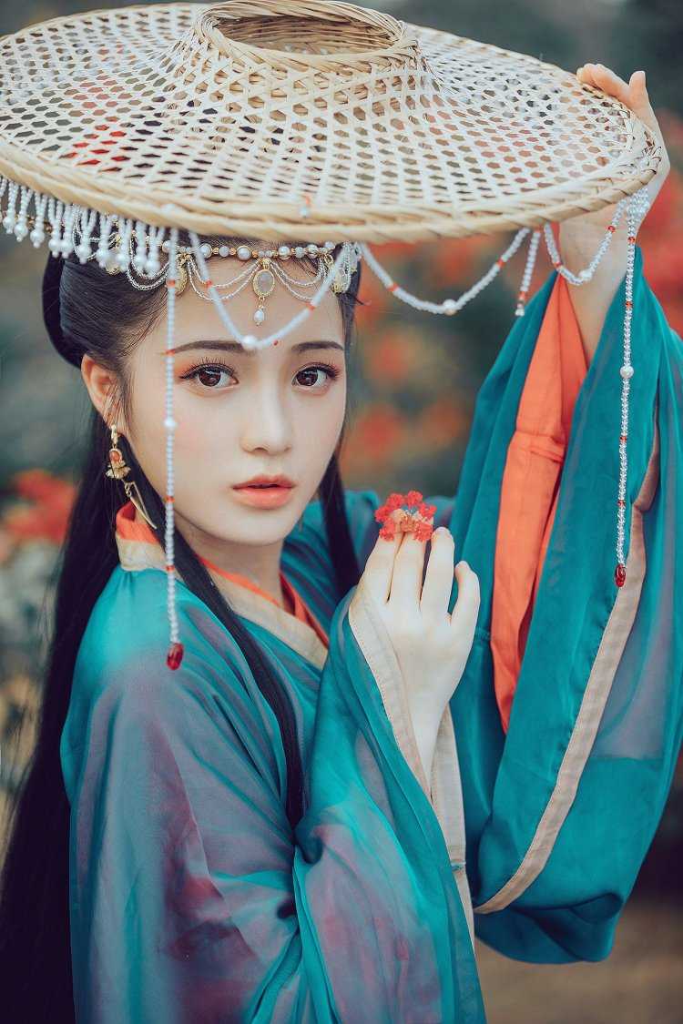 Китаянка в белом