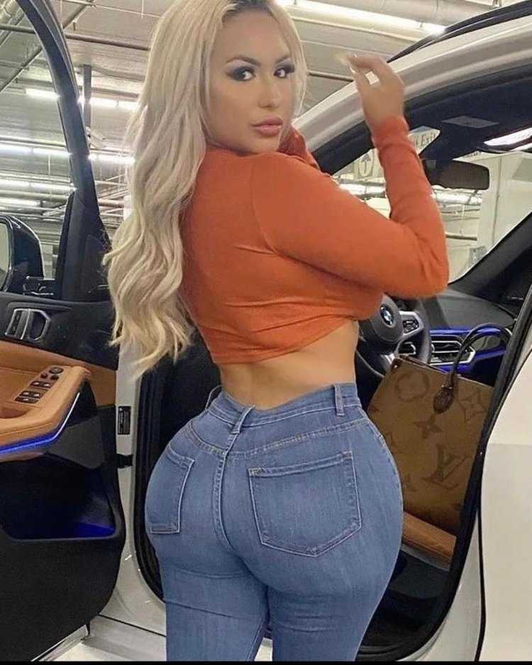 Огромные ягодицы