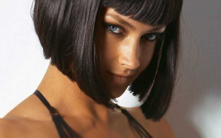 Черное каре с челкой