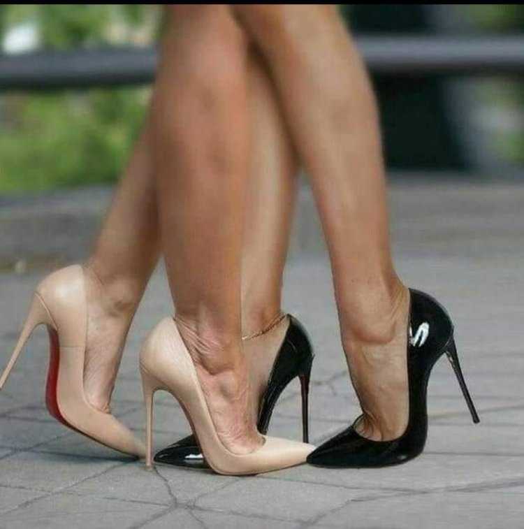 Ножки на высоких каблуках