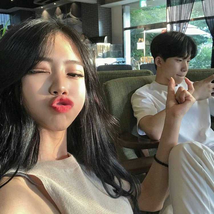 Корейские пары дурачатся