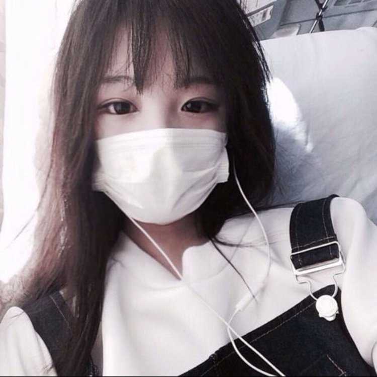 Кореянка в маске