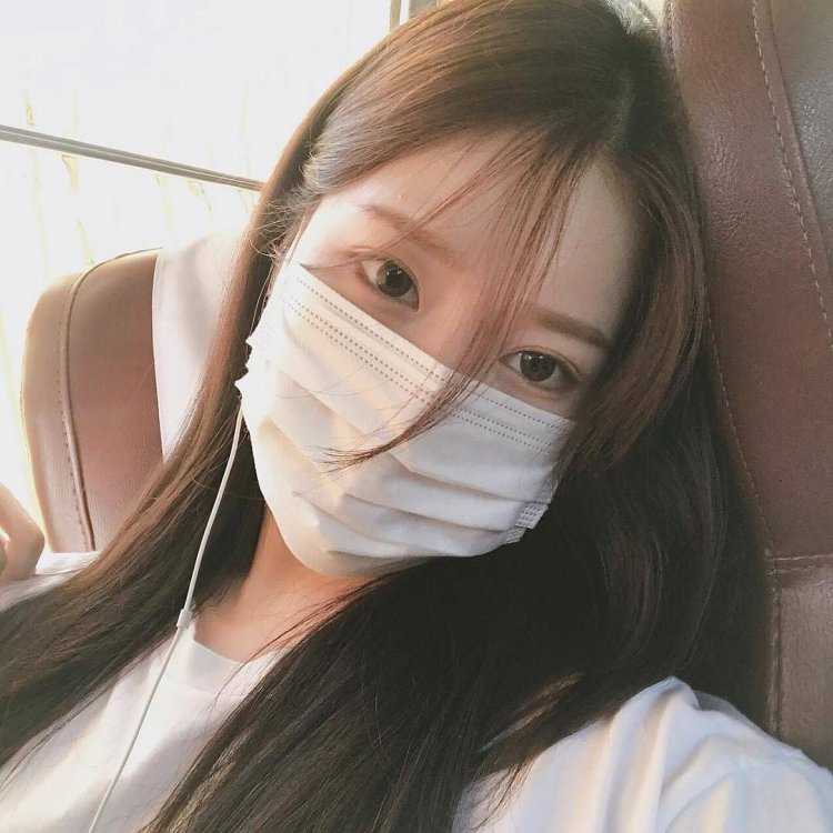 Кореянка в маске