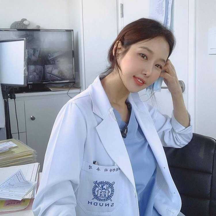 Ли Су Чжин дантист