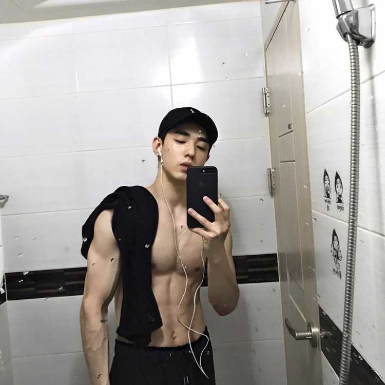 Корейцы парни пресс