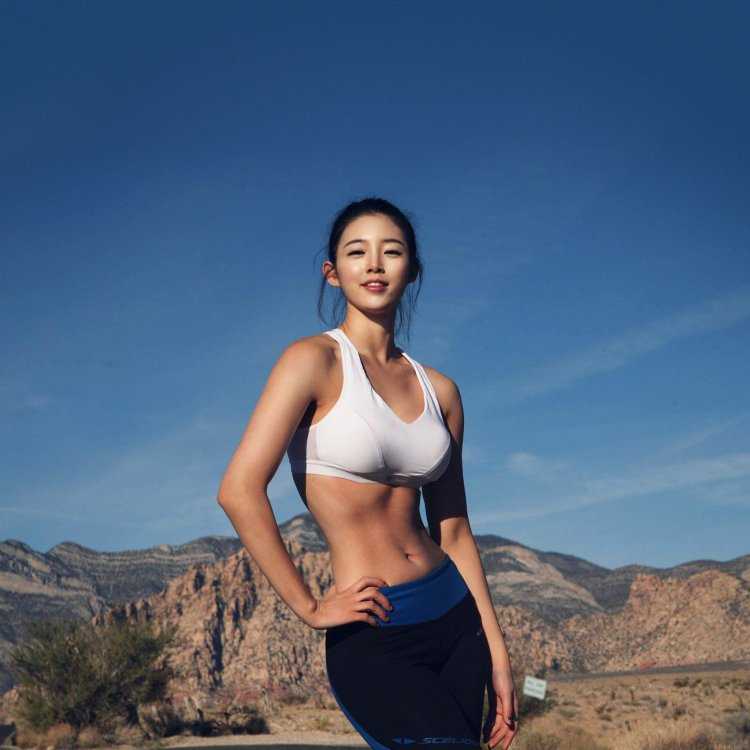 Азиат стройный