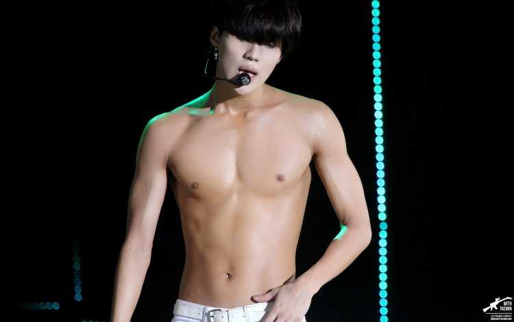 Тэмин из SHINEE торс