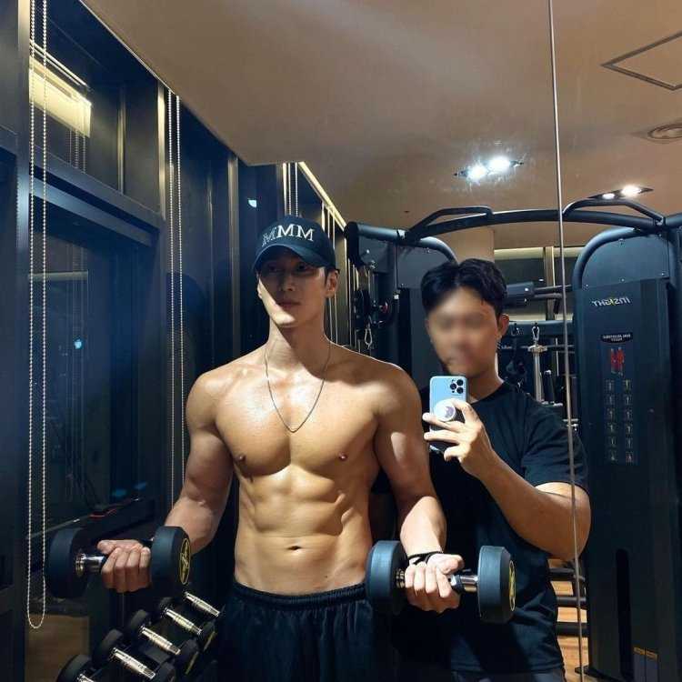 Пак хён сик торс