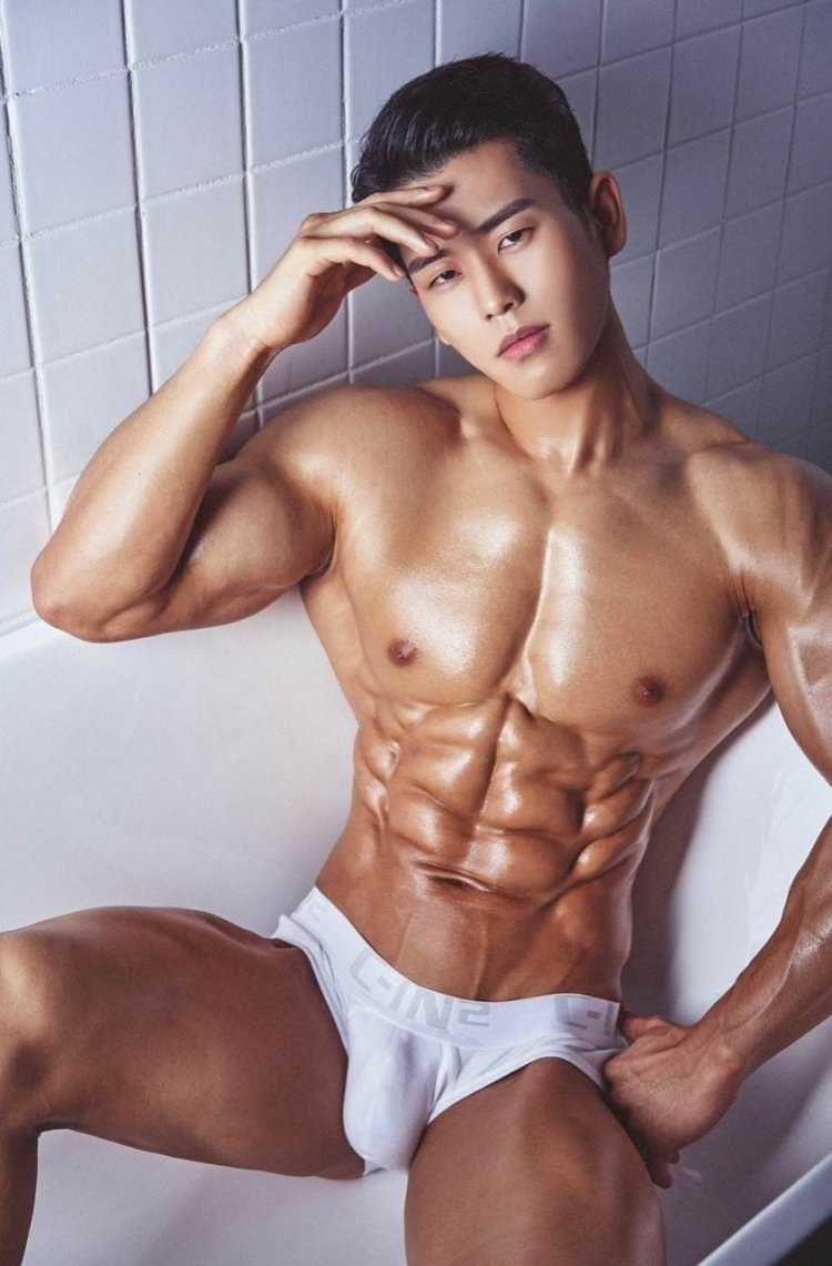 Накаченные корейцы