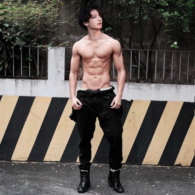 Чонгук БТС торс