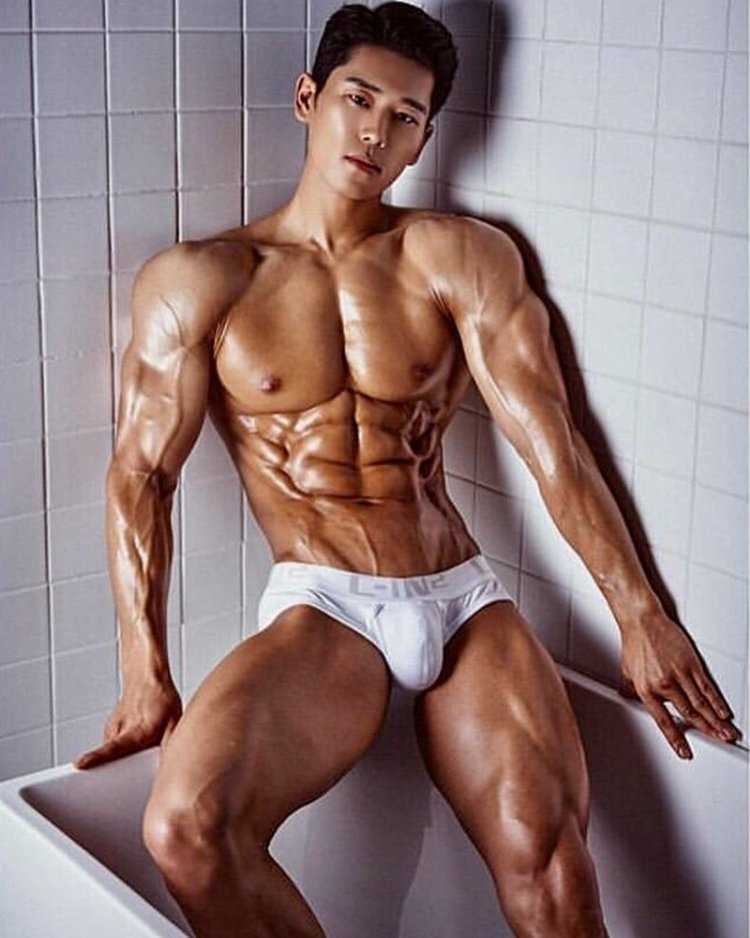 Кореец качок