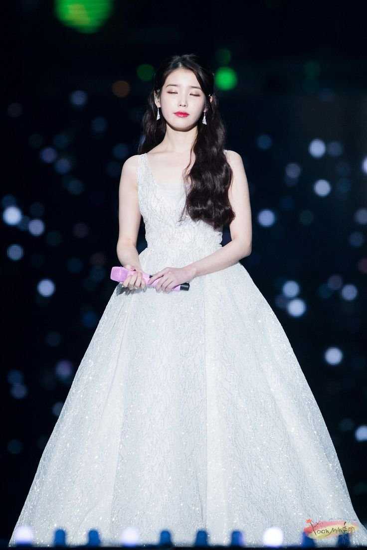 Lee Ji Eun в платье