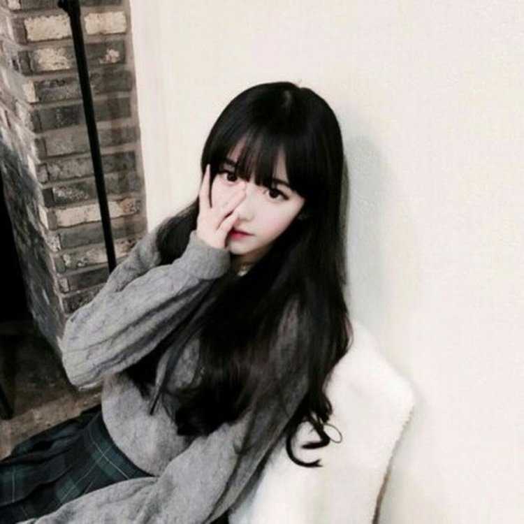 Кореянки с черными волосами и челкой