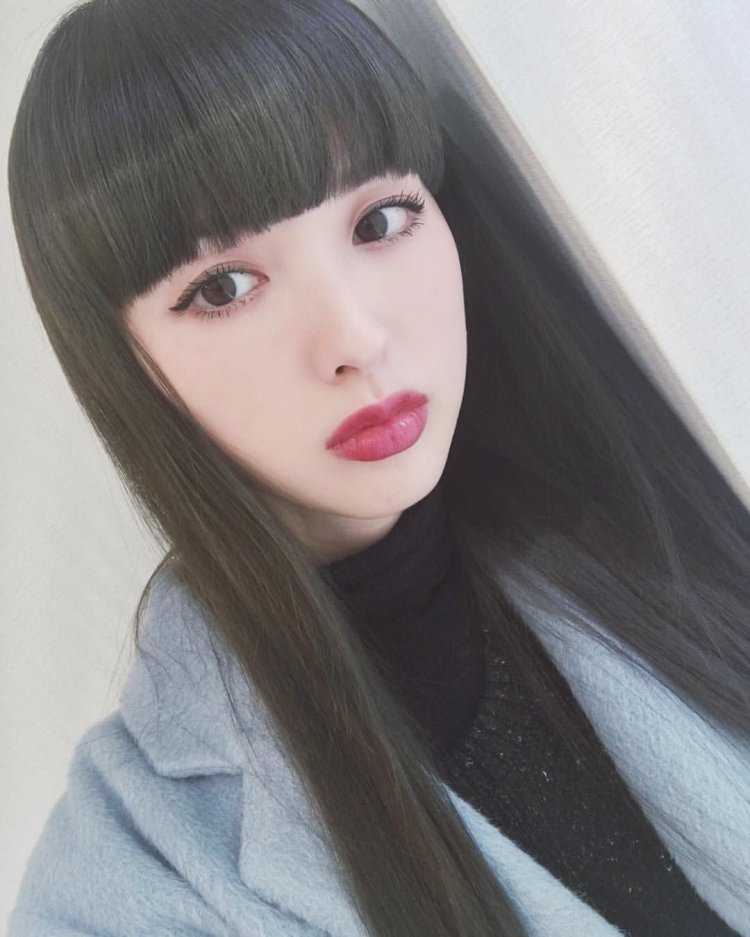 Ким Дабин кореянка с челкой