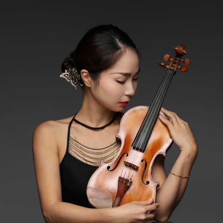 Хироко Нинагава скрипка