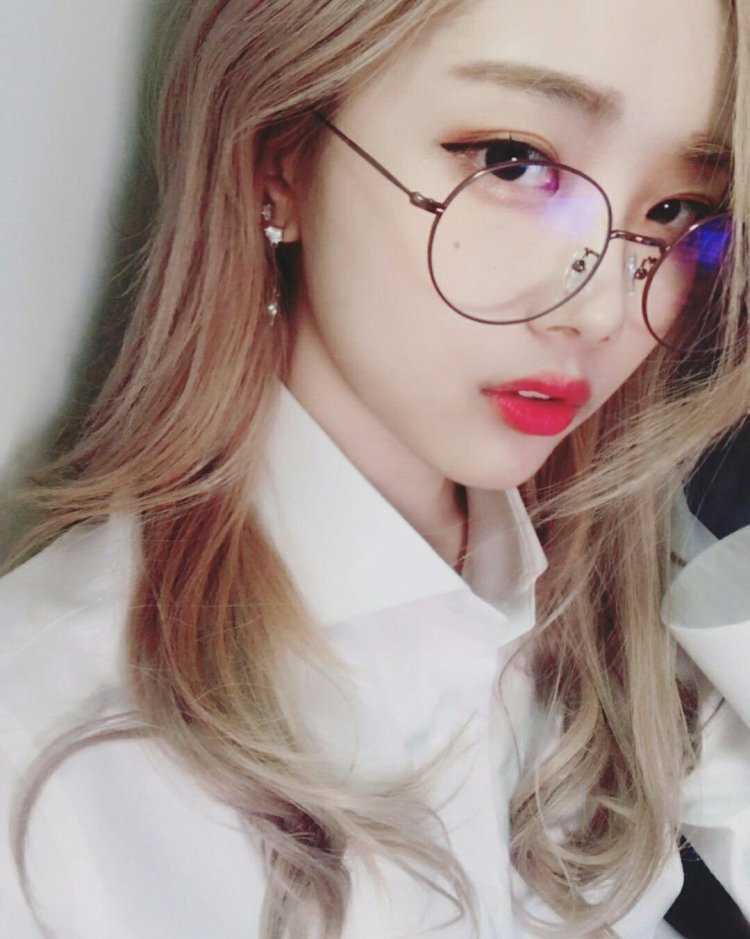 Кореянка Ульзанг светлые волосы