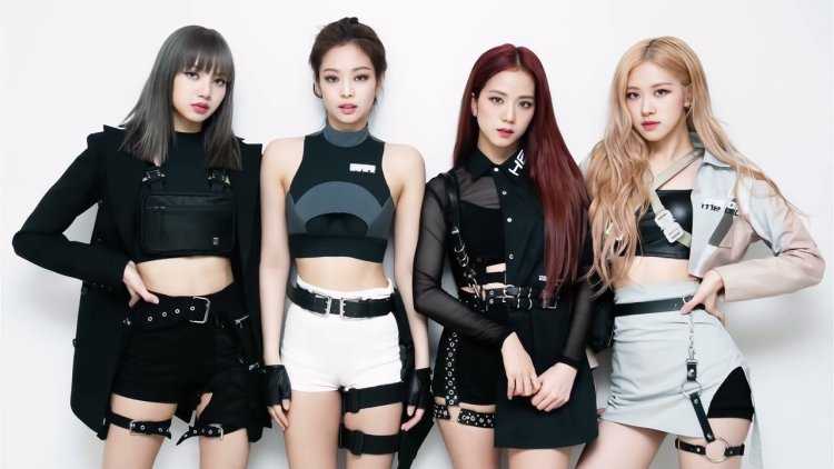 Группа BLACKPINK