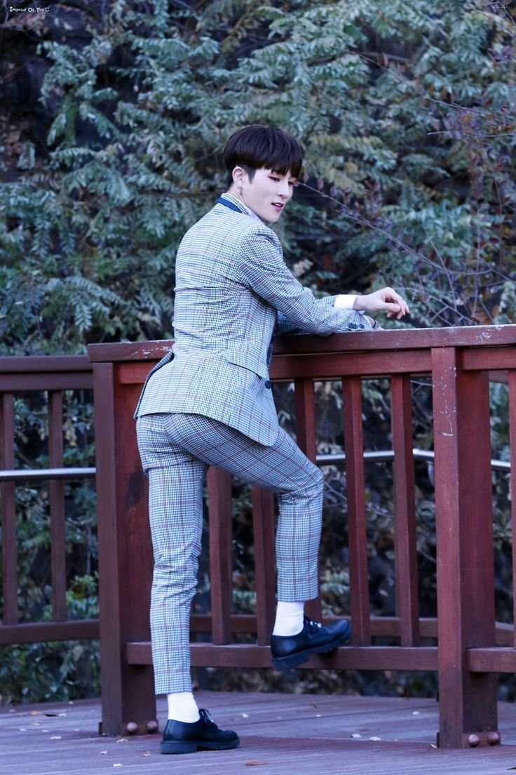 Попы красивых корейских мальчиков