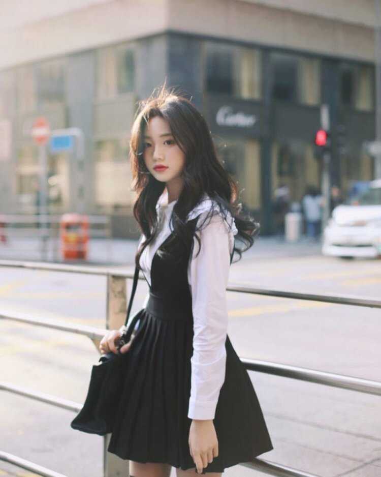 Корейские девушки в черном